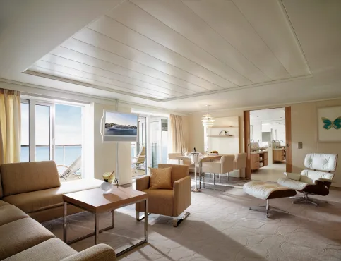 hapag-lloyd-cruises-europa2-owner-suite-003