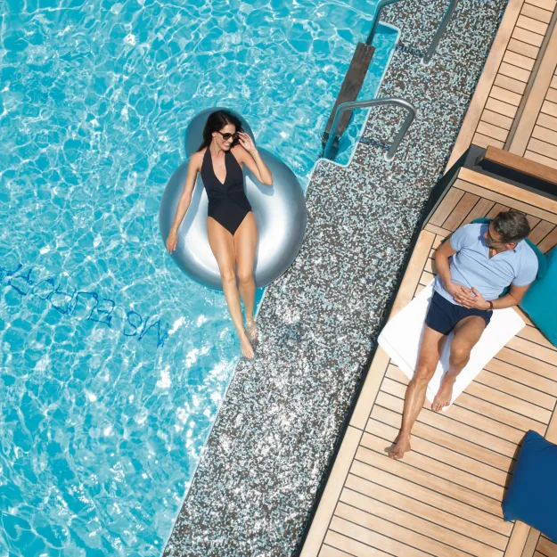 hapag-lloyd-cruises-europa2-pool-001 hapag-lloyd-cruises-europa2-pool-001