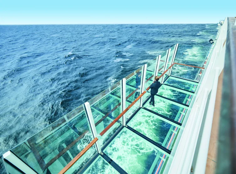 hapag-lloyd-cruises-expeditie-hanseatic-inspiration-glazen-terras-002