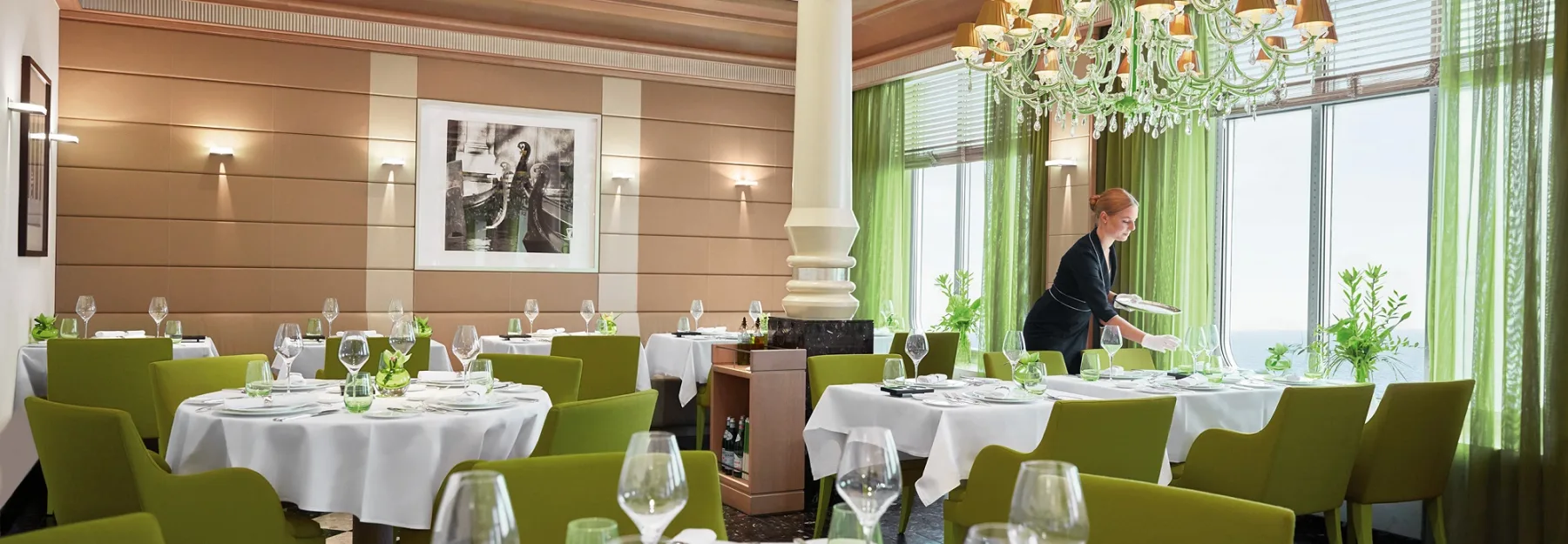 hapag-lloyd-cruises-europa2-restaurant-serenissima-004