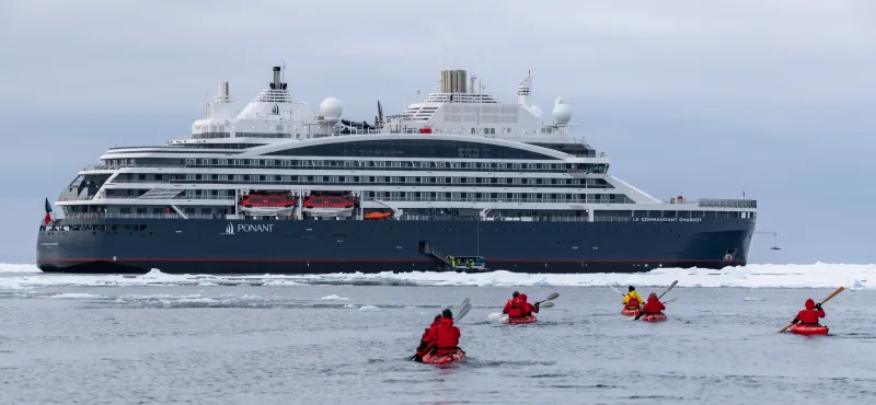 15_Activite-Kayak-CDT-Charcot��StudioPONANT-Olivier Blaud