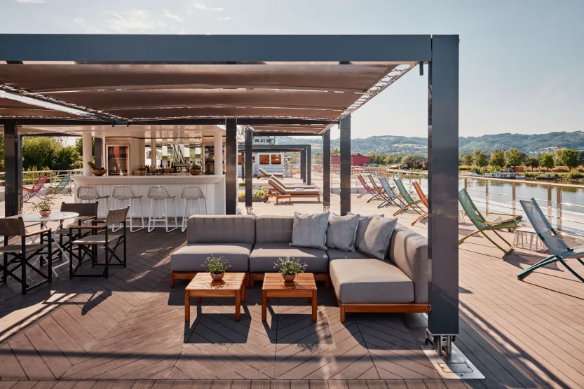 Riverside_Mozart_Deck_Bar-0144