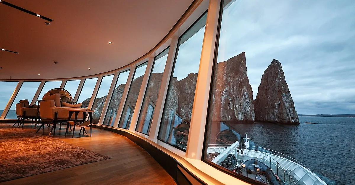 Observation Lounge, Silver Origin.