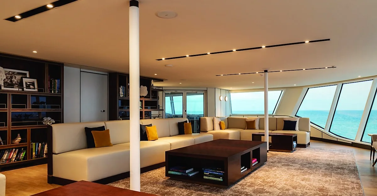 Observation Lounge, Silver Origin