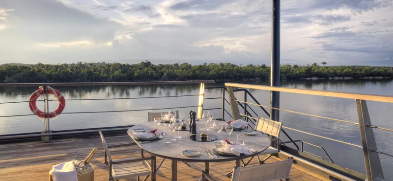 Aqua-Nera_Outdoor-Dining