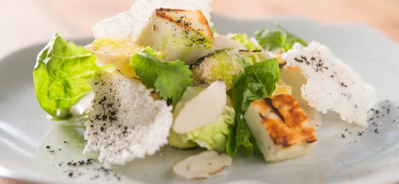 Crunchy-Avocado-and-Fresh-Buffalo-Mozzarella-Salad