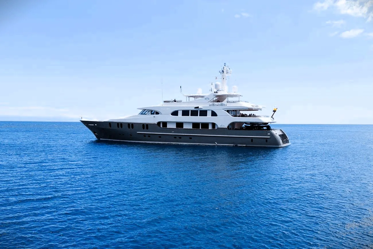 aqua expeditions aqua mare galapagos 001