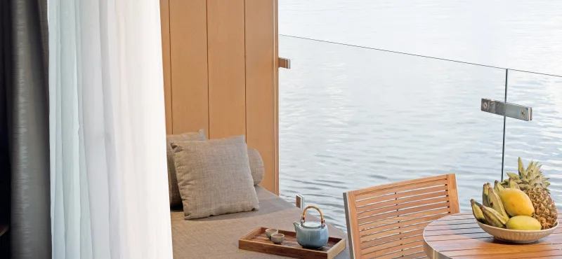 aqua-expeditions-mekong-design-suite-balkon