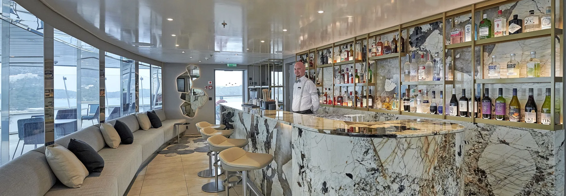 SE-Sky Bar_ Scenic Eclipse II-021