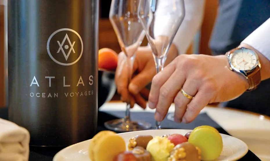 Atlas OV Room Service Thin RT