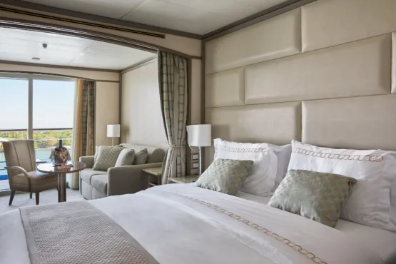 Bedroom of the Veranda Suite, Silver Shadow