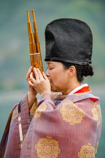 Low Resolution-29_Japon-Vallée-de-MITARAI_Ile-Sedo_Habit-Musique-Traditionel©StudioPONANT-Thibault-Garnier