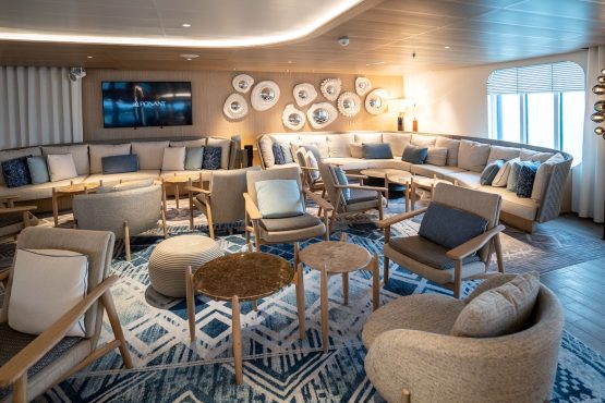 Low Resolution-Main-Lounge-Jacques-Cartier©StudioPONANT-Bleunven Ophélie